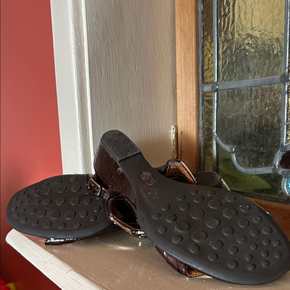 Sofft Brown Leather Sandals with Metallic Accents - Picture 6 of 6